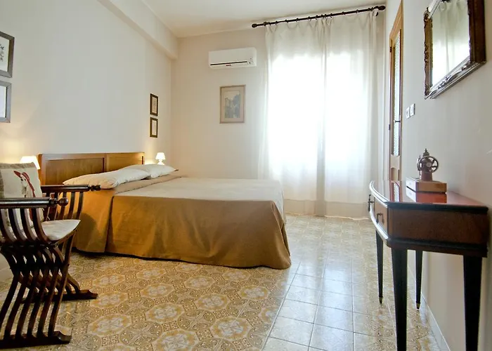 Mimi Rooms